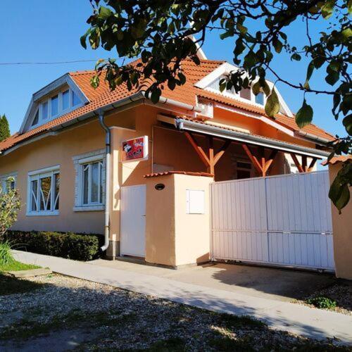 4 Evszak Apartman Jula Exterior foto