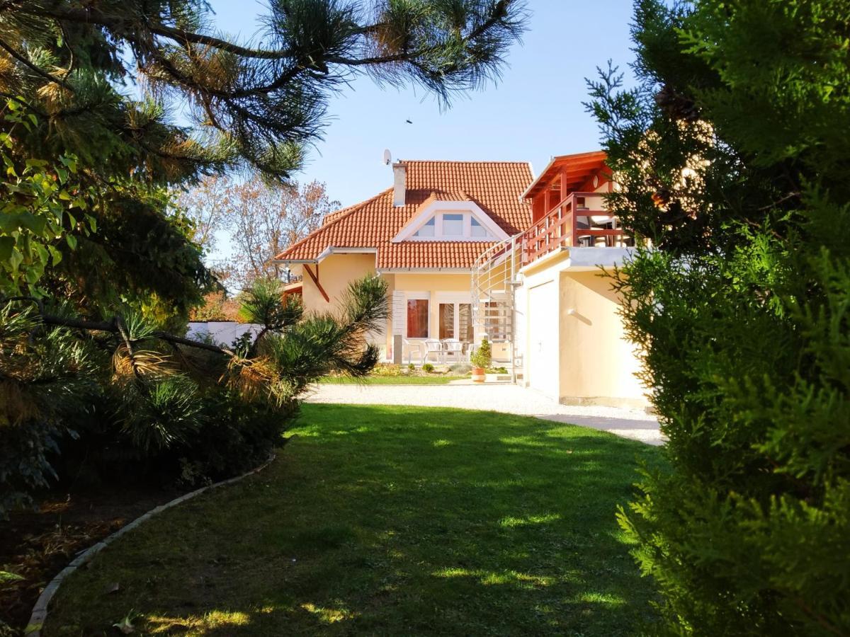 4 Evszak Apartman Jula Exterior foto